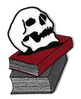 Skulls and Skeletons patch - Doodshoofd op stapel boeken
